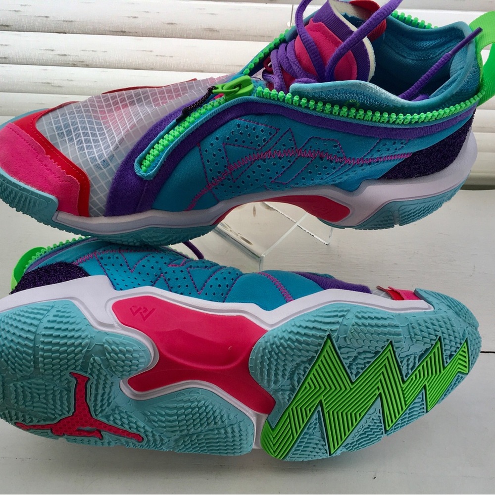 Nike Men's Teal Purple Pink Green Athletic Shoes